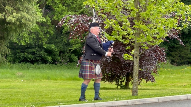 Hire a bagpiper in ireland